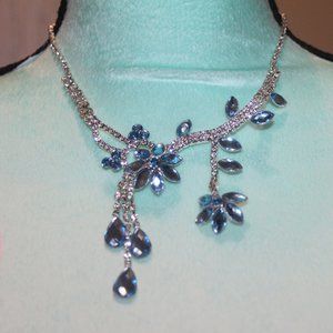 Nwtag: Beautiful Clear & blue Rhinestone Necklace